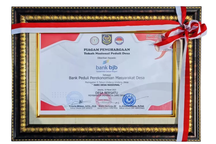 bank bjb meraih penghargaan sebagai Bank Peduli Perekonomian Masyarakat Desa  dalam acara Peringatan 9 Tahun UU Desa, di Gelora Bung Karno. (ayopontianak.com/dok. bank bjb)