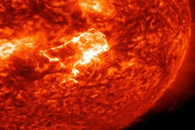 Matahari memancarkan sinar uv yang berbahaya bagi manusia (@NASA)