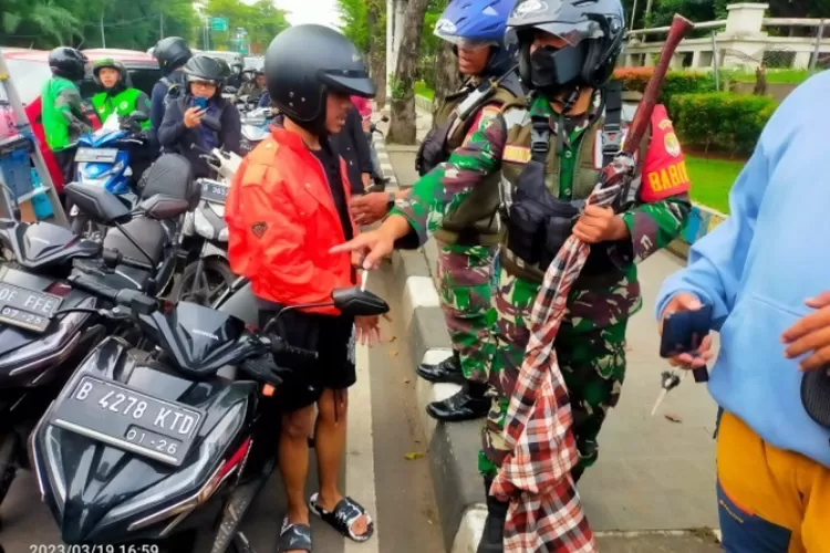 3 Remaja Hendak Tawuran Diciduk Babinsa TNI AD, Bawa Celurit  Panjang di Jalan Raya (Pendam Jaya)