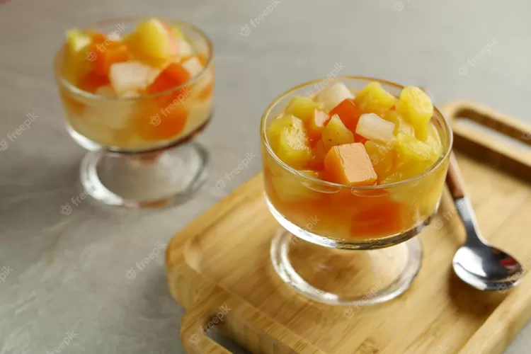 Resep Es Buah Jadul, Menu Buka Puasa Segar, Sederhana, Bikin Rindu Keluarga (freepik)