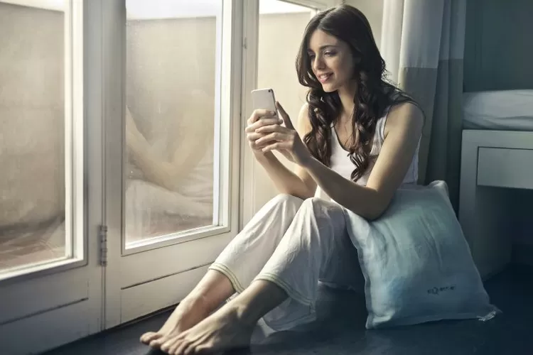 Ilustrasi cirik masih miliki ikatan batin dengan mantan (Pexels/Andrea Piacquadio)