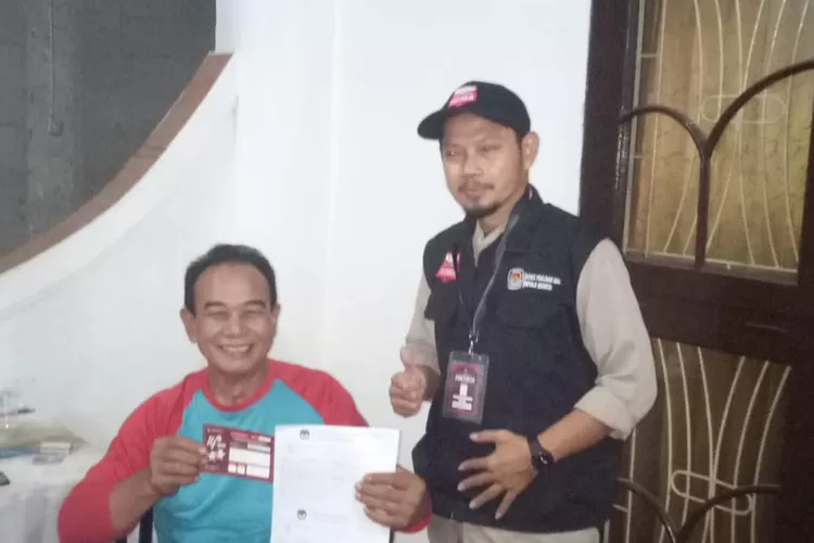 COKLIT : Penduduk Serua saat dilakukan Pencocokan dan Penelitian (Coklit) data penduduk untuk Pemilu 2024.