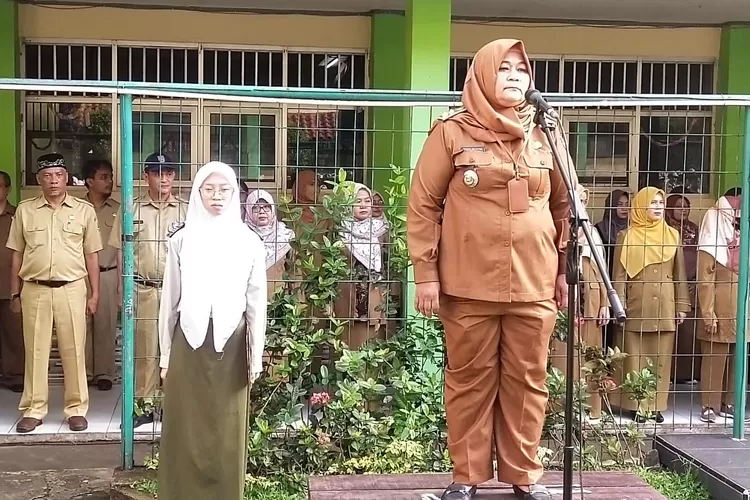 Saat berlangsungnya upacara bendera di SMKN2 Depok, Kelurahan Sawangan, Kecamatan Sawangan.