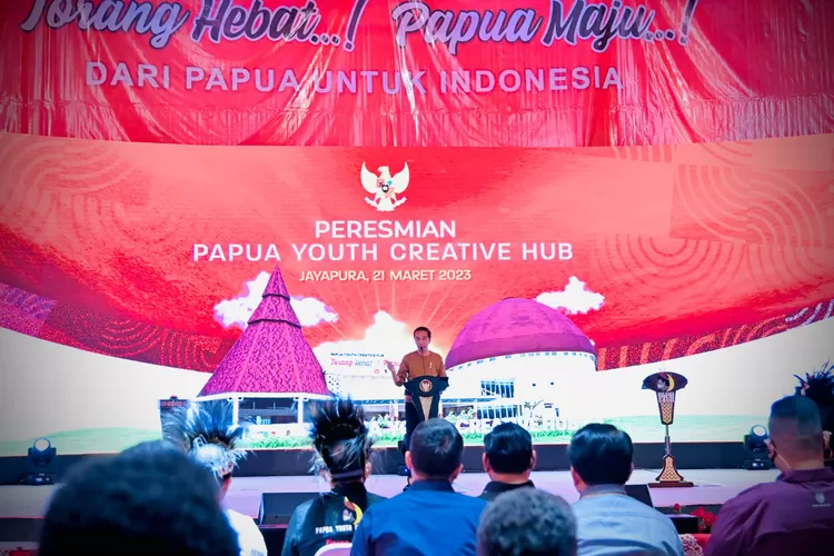 Presiden Jokowi dalam sambutannya saat meresmikan Papua Youth Creative Hub (PYCH) di Kota Jayapura, Selasa, 21 Maret 2023. (ayopontianak.com/Laily Rachev - Biro Pers Sekretariat Presiden)