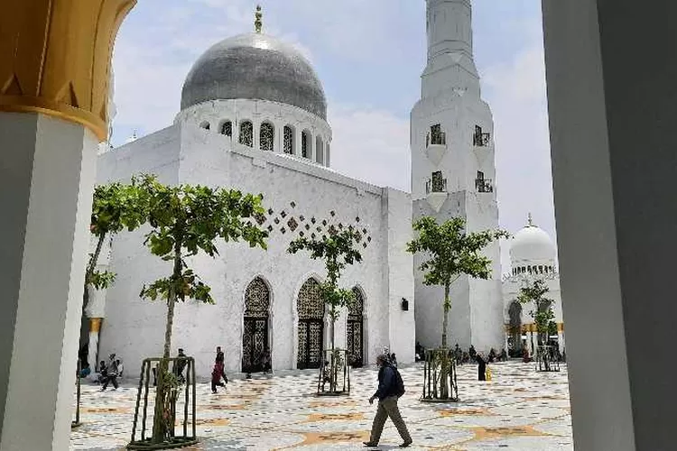 Masjid Raya Sheikh Zayed Solo  (Endang Kusumastuti)