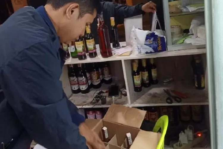  Ramadhan Pertama Polisi di Bogor Sita Ratusan Miras di Satu Toko (Polresta Bogor Kota)
