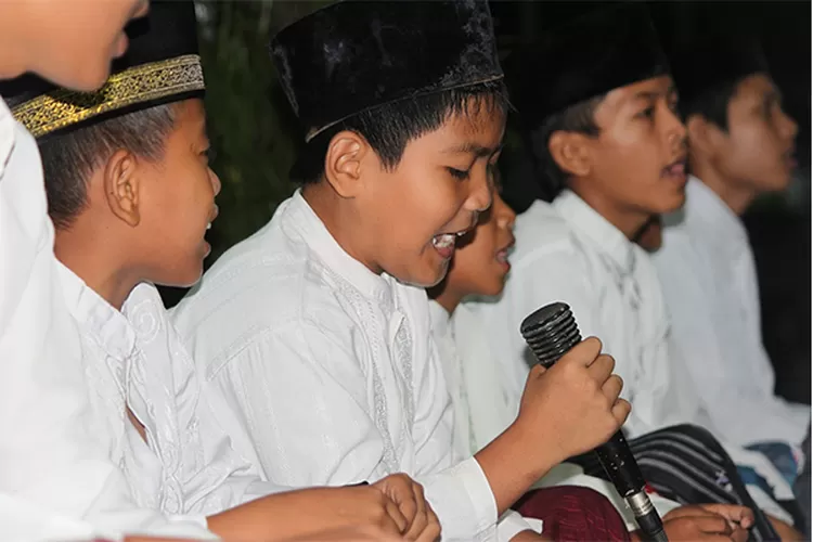 Anak-anak Muslim Mengisi Waktu Senggang Anak-Anak dengan Kegiatan Positif di Pesantren Kilat Ramadhan (pixabay/mufidpwt)