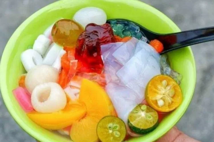 Ilustrasi es campur sehat dr Zaidul Akbar, takjil paling cocok untuk buka puasa. (Pixabay)