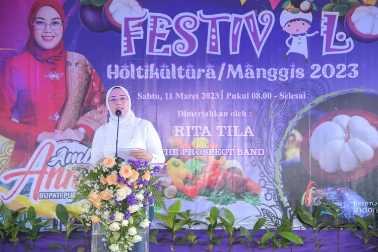 Bupati Purwakarta Anne Ratna Mustika dalam Festival Manggis Purwakarta 2023. (Diskominfo Purwakarta)