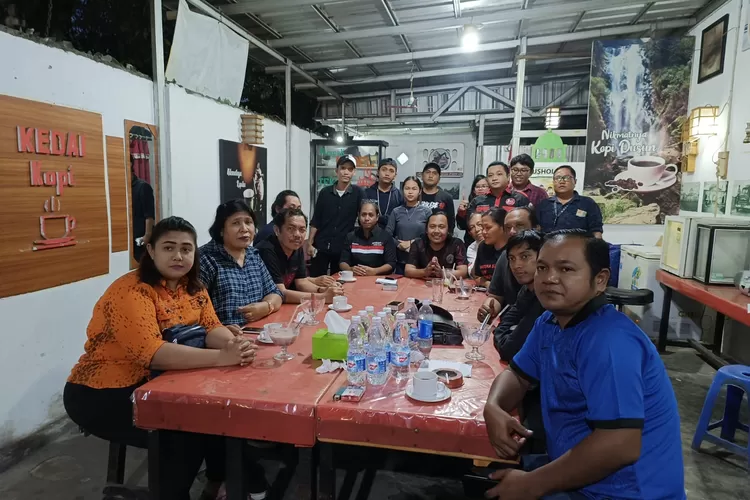 Forum Bhinneka Tunggal Ika Sumsel  menggelar konferensi pers di Kedai  Kopi Dusun, pada Rabu (22/03/23). (istimewa)
