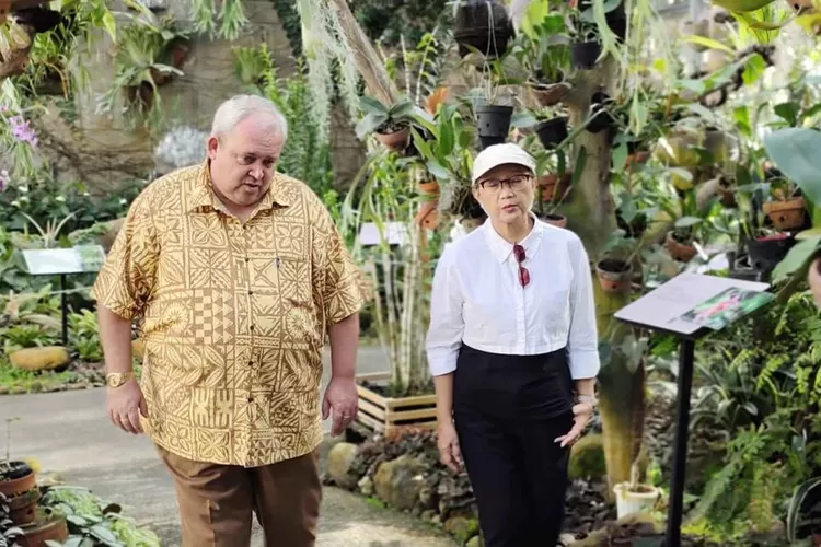 Menteri Luar Negeri (Menlu) Papua Nugini, Justin Tkatchenko mengunjungi Kebun Raya Bogor.