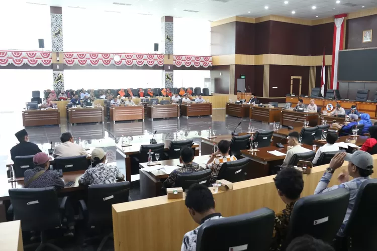 Perumusan Raperda Perlindungan Lansia, DPRD Kota Bogor Gelar Rapat Dengar Pendapat dengan Masyarakat (HUMPROPUB)