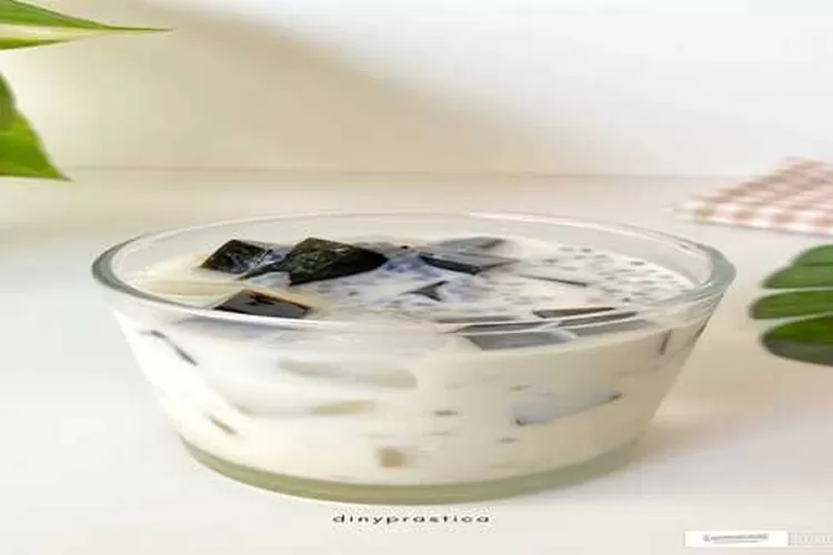 Es Cincau bisa dijadikan sebagai takjil yang enak namun tetap sehat  (@Diny Prastica/ Lemon 8)