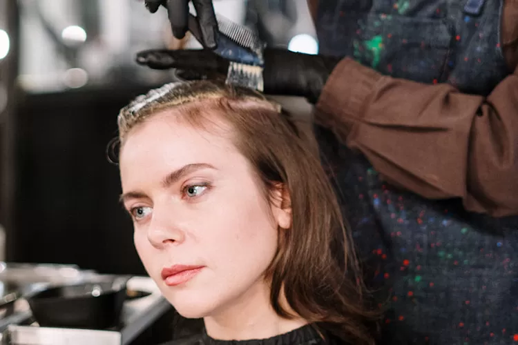 Keramas Setiap Hari membuat Rambut makin Berketombe (Pexels/cottonbro studio)