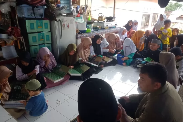 Bulan Ramadhan adalah Bulan Produktif yang bisa digunakan untuk segala hal, diantaranya membaca Al-Qur'an