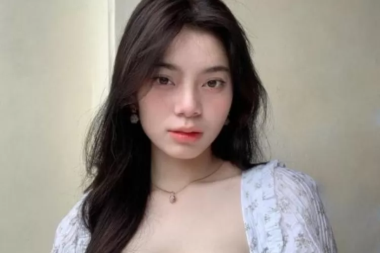 CANTIKNYA BIKIN RESAH NETIZEN ! Simak Ulasan Seleb TikTok Niken Andalusia yang Tampil Modis nan Seksi. /Instagram 