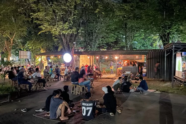 Angkringan Cuprit di Sriwijaya Semarang atau Halaman TBRS. Cocok buat berbuka. (Angkringan Cuprit)