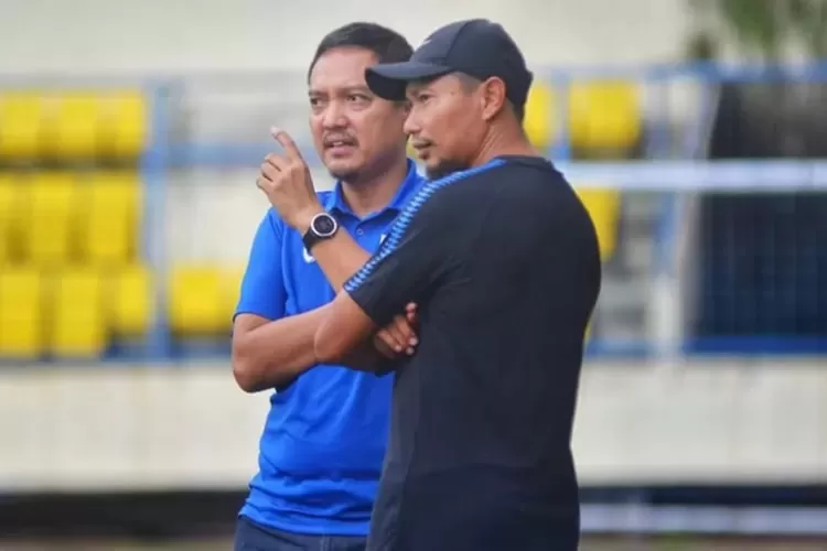 CEO PSIS Semarang Yoyok Sukawi bersama Manajer Tim M Ridwan. PSIS akan mendatangkan pemain naturalisasi. (Istimewa)