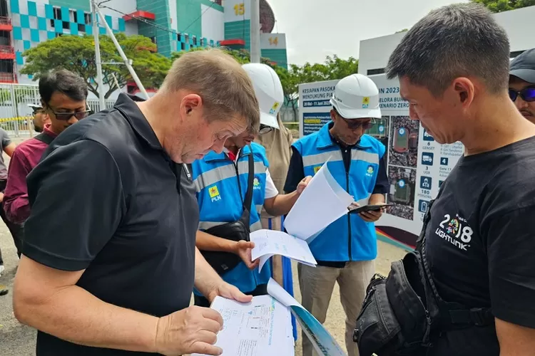  FIFA saat melakukan final inspection atau inspeksi terakhir di Gelora Bung Tomo