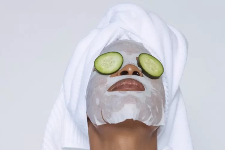 Salah satu tips mencerahkan kulit secara alami adalah dengan menggunakan masker wajah dari buah (Pexels Angela Roma)