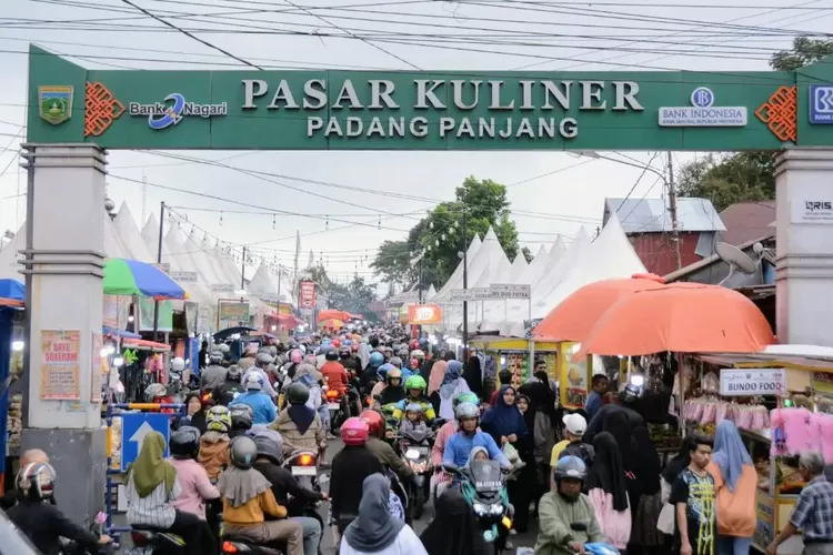 Salah satu Pasar Pabukoan di Padang Panjang (Instagram.com/@kominfopadangpanjang)