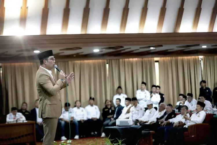Gubernur Jawa Barat Ridwan Kamil berbeda sikap dengan Ganjar Pranowo dan I Wayan Koster terkait kedatangan Timnas Israel ke Indonesia. (jabarprov.go.id)