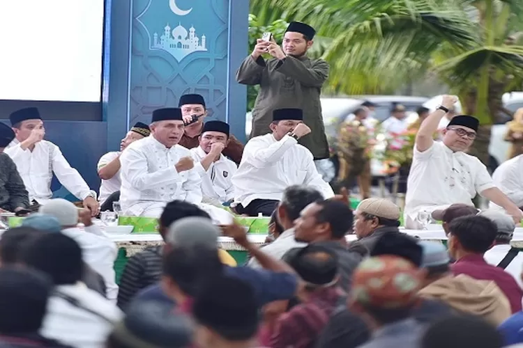 Edy Rahmayadi buka puasa bersama abang becak. (Realitasonline/Foto Veri Ardian) (Realitasonline.id/AY)