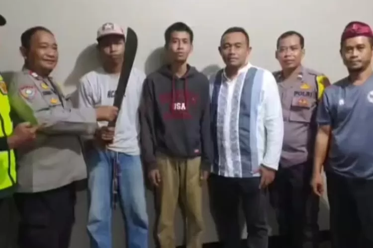 Pencegahan sejumlah pemuda yang diamankan saat ingin melakukan aksi tawuran di wilayah Kedaung, Kecamatan Sawangan, Senin (27/3).