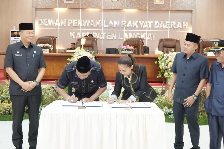 Pembahasan LKPj Bulati  di DPRD Langkat (Realitasonline/AA)