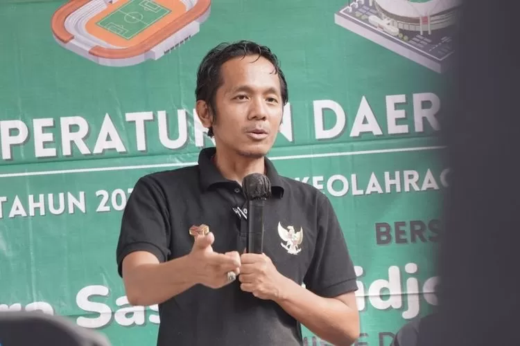 Pengamat Sepakbola Indonesia Akmal Marhali minta agar Indonesia tidak Jemawa usai lepas dari sanksi berat FIFA. (ABC Indonesia)