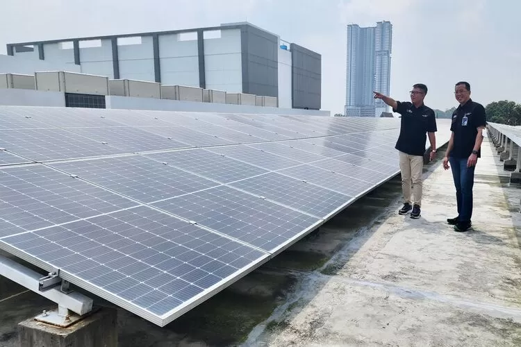 Bank Mandiri mendorong implementasi bisnis berbasis ESG dengan memasang 556 unit panel surya.