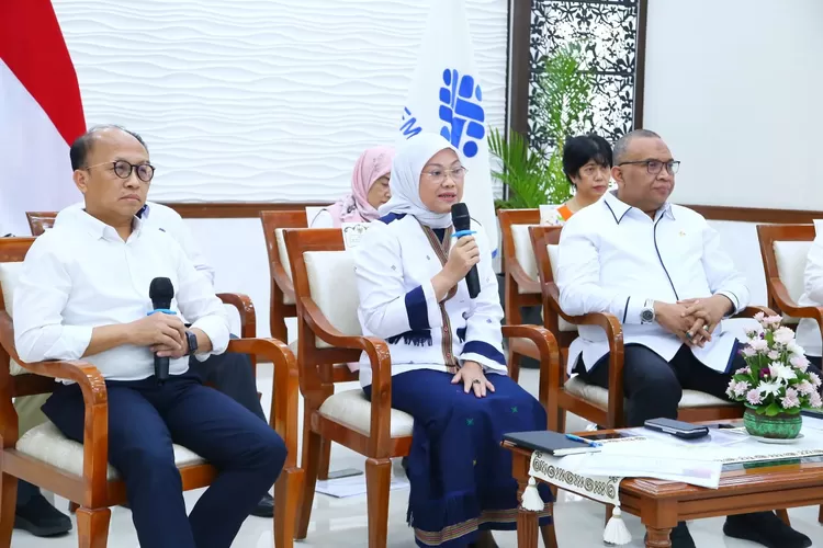 Konferensi Pers Kebijakan Pembayaran THR Keagamaan Tahun 2023 yang diselenggarakan secara virtual pada Selasa tanggal 28 Maret 2023. (dok. kemnaker.go.id)