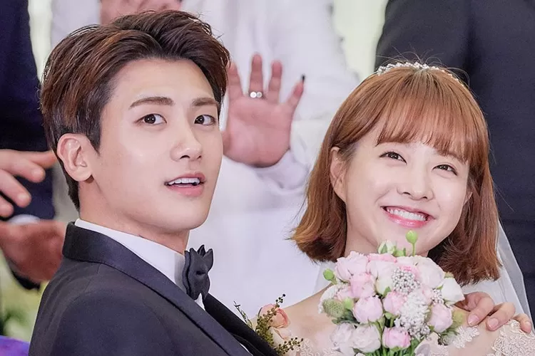 Park Hyung Sik dan Park Bo Young bakal jadi cameo spesial di drama Strong Woman Kang Nam Soon. (Sumber: Soompi)