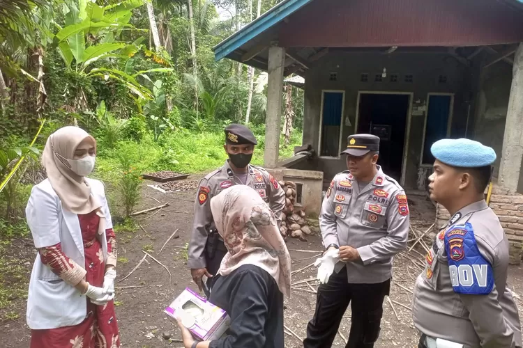 Olah TKP peristiwa gantung diri di Padang Pariaman (Ist)