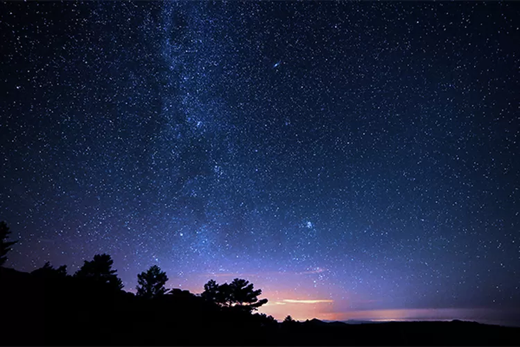 Malam Lailatul Qadar, malam yang diisi dengan keberkahan dan ampunan. Semoga kita bisa memanfaatkan kesempatan ini dengan sebaik-baiknya untuk meraih ridha Allah. (pexels/miriam espacio)