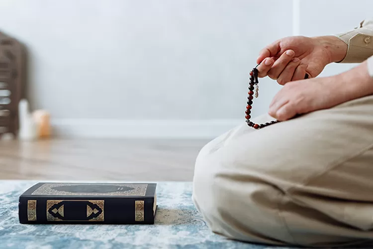 Memperbanyak Dzikir dan Istighfar di Malam Lailatul Qadar untuk Meningkatkan Kualitas Ibadah puasa Ramadhan (pexels/thirdman)