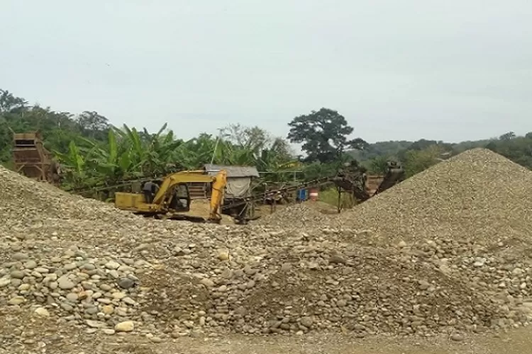 Aktifitas Proyek Galian C tercium ilegal (Realitasonline/syah)