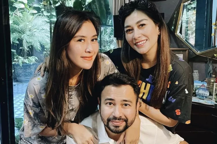 Terkuak! Nisya Ahmad dan Syahnaz Sadiqah Mengaku Tidak Pernah Dibelikan Hadiah oleh Raffi Ahmad (Gorajuara.com/dok: Instagram @syahnazs)