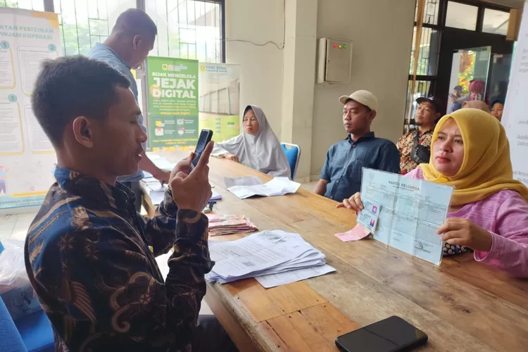 Penyaluran bansos di Kabupaten Bogor.