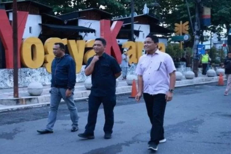 Kapolda  DIY Irjen Suwondo Nainggolan serius dalam melaksanakan pencegahan kasus kejahatan jalanan, dengan terjun langsung memantau patroli di berbagai sudut kota Yogyakarta. (istimewa )