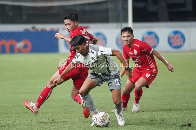 Pertandingan Antara Tuan Rumah Persija dan Persib berakhir 2-0 untuk Perrsija (foto ligaindonesiabaru )