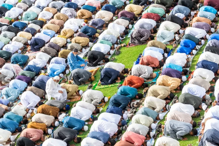 Iustrasi ciri orang bertakw (Bonsernews.com/Pexels/Kafeel Ahmed)