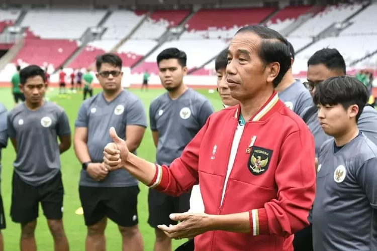 Presiden Joko Widodo mengunjungi latihan Timnas U-20 dan U-22