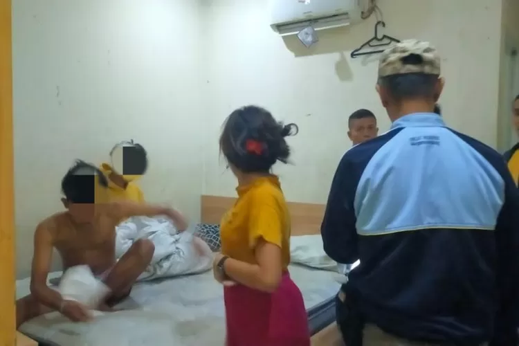 Satpol PP Padang menggelar razia asusila di kota setempat dan delapan orang terjaring menginap tanpa dilengkapi surat nikah.  (ANTARA/ HO Satpol PP Padang)