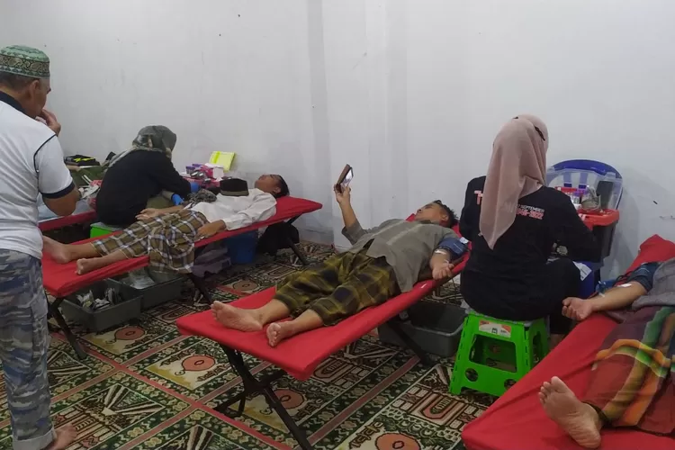 PMI Kabupaten Bogor melakukan jemput bola program donor darah.
