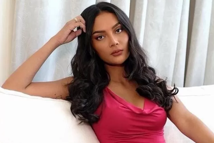 Nyaris Diperkosa Supir Taksi Online, Selebgram Cantik Erika Carlina Malah Ngajak ke Hotel, Begini Ceritanya. /Instagram Erika Carlina 