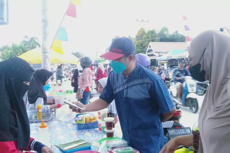 Pedagang Takjil di Bandara Andi Djemma Ramai, Dinilai Mampu Gerakkan Ekonomi (Dok. LHR)