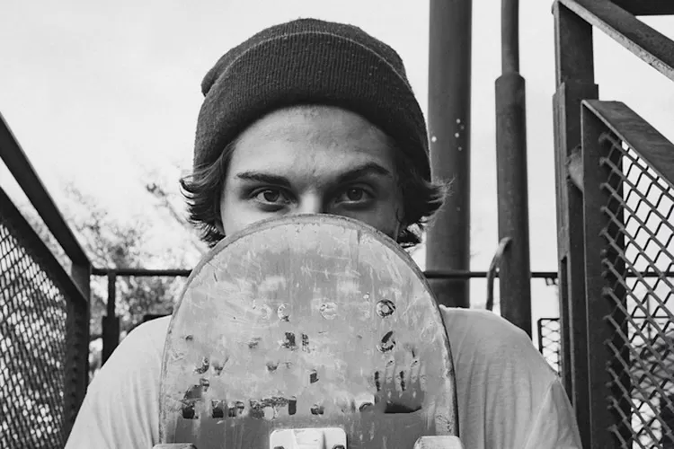 Ilustrasi kenali ciri cowok naksir kamu tapi gengsi (Pexels/ROMAN ODINTSOV)