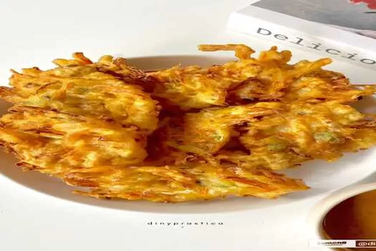 Ilustrasi/ Bakwan Sayur Kol yang enak dan mudah cara pembuatannya (Diny Prastica/ Lemon 8)