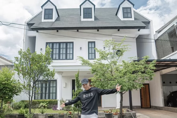 Wah! Tidak Mau Kalah dengan Sang Adik Fuji, Fadly Faisal Juga Ikutan Beli Rumah  (Gorajuara.com/dok: Instagram @fadlyfsl_)